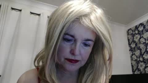 Snapshot of queen_of_the_deck chatting on 06.26.26 Topaz blue dreamo989n999 online show from 06.26.26