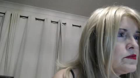 Snapshot of queen_of_the_deck chatting on 07.03.26 Topaz blue dreamo989n999 online show from 07.03.26