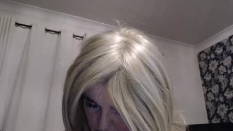 Snapshot of queen_of_the_deck chatting on 07.24.26 Topaz blue dreamo989n999 online show from 07.24.26