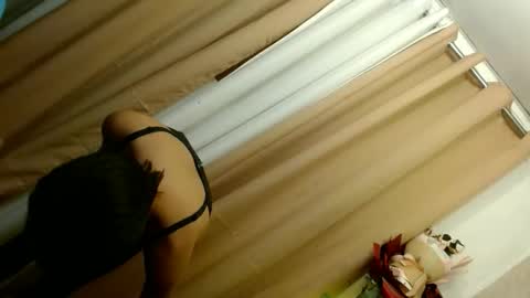 Snapshot of queena10 chatting on 05.28.26 CALL ME YOUR QUEEN AIVY1 online show from 05.28.26