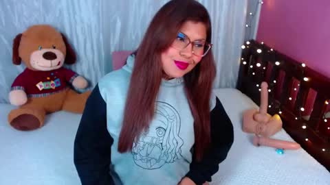 Queenamazon  online show from 09.15.25