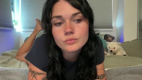 Snapshot of queencassidyy chatting on 04.21.26 Cassidy online show from 04.21.26