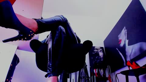 Misscatsnow online show from 01.14.26