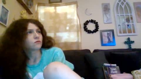 Snapshot of queencrimsonlvx chatting on 07.17.26 queencrimsonlvx online show from 07.17.26