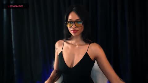 Snapshot of queendom_ing chatting on 12.28.24 Sweet Goddess online show from 12.28.24