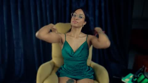 Snapshot of queendom_ing chatting on 01.15.25 Sweet Goddess online show from 01.15.25