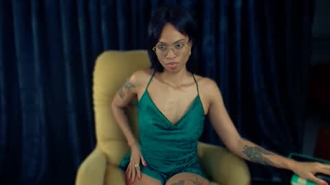 Snapshot of queendom_ing chatting on 01.15.25 Sweet Goddess online show from 01.15.25