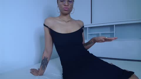 Snapshot of queendom_ing chatting on 01.20.25 Sweet Goddess online show from 01.20.25