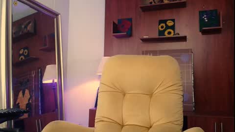 Snapshot of queendom_ing chatting on 02.14.25 Sweet Goddess online show from 02.14.25