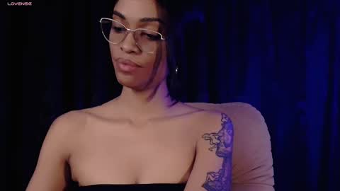 Snapshot of queendom_ing chatting on 02.28.25 Sweet Goddess online show from 02.28.25