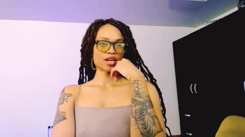 Snapshot of queendom_ing chatting on 09.16.25 Sweet Goddess online show from 09.16.25