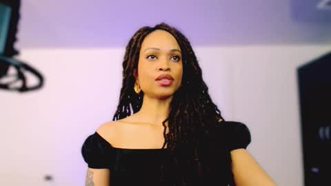 Snapshot of queendom_ing chatting on 09.19.25 Sweet Goddess online show from 09.19.25