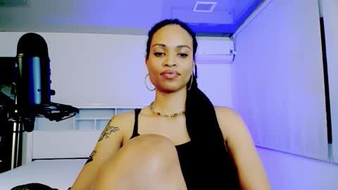 Snapshot of queendom_ing chatting on 10.14.25 Sweet Goddess online show from 10.14.25