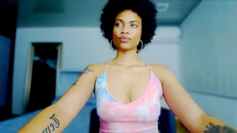 Snapshot of queendom_ing chatting on 10.21.25 Sweet Goddess online show from 10.21.25