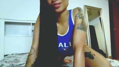 Snapshot of queendom_ing chatting on 11.10.25 Sweet Goddess online show from 11.10.25