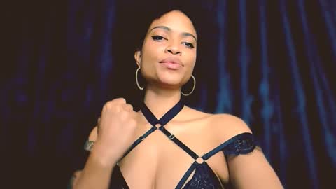 Snapshot of queendom_ing chatting on 11.15.25 Sweet Goddess online show from 11.15.25