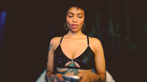 Snapshot of queendom_ing chatting on 11.19.25 Sweet Goddess online show from 11.19.25