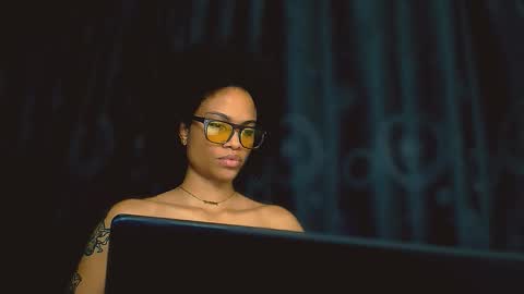 Snapshot of queendom_ing chatting on 11.21.25 Sweet Goddess online show from 11.21.25