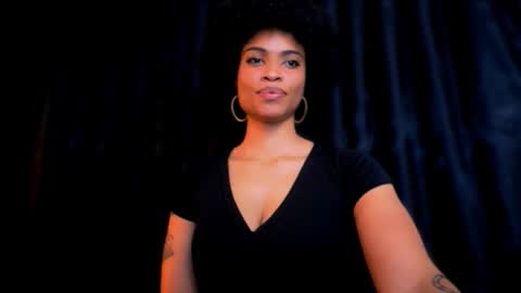 Snapshot of queendom_ing chatting on 11.26.25 Sweet Goddess online show from 11.26.25