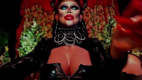 Wanda Luna online show from 12.19.24