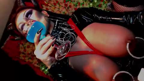 Wanda Luna online show from 12.28.24