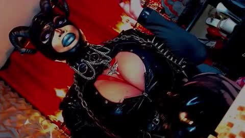 Wanda Luna online show from 09.13.25