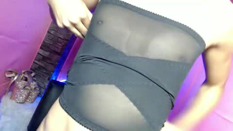 just call me QUEEN and ill be there online show from 12.19.25