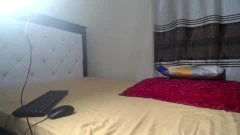 Snapshot of queenmaila chatting on 11.30.25 Maila online show from 11.30.25