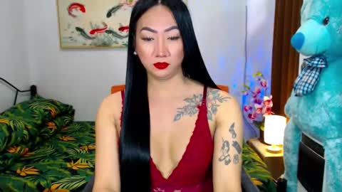 QUEEN online show from 01.30.25