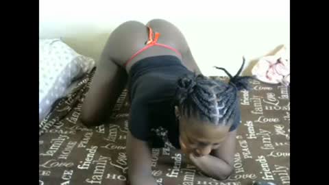 Snapshot of queenmojo_1_1 chatting on 02.04.25 melly online show from 02.04.25