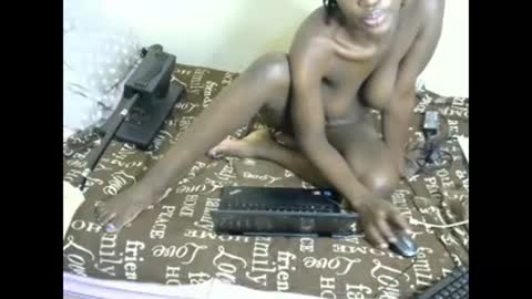 Snapshot of queenmojo_1_1 chatting on 02.18.25 melly online show from 02.18.25