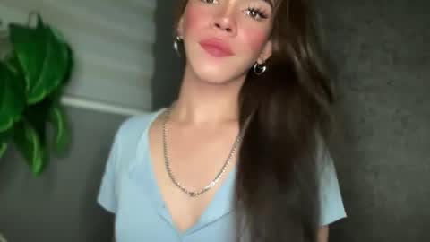 Snapshot of queenn_xxx chatting on 12.15.25 QUEEN online show from 12.15.25