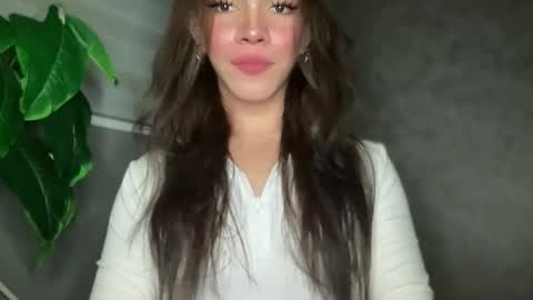 Snapshot of queenn_xxx chatting on 12.17.25 QUEEN online show from 12.17.25