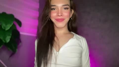 Snapshot of queenn_xxx chatting on 12.17.25 QUEEN online show from 12.17.25