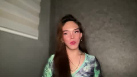 Snapshot of queenn_xxx chatting on 02.15.26 QUEEN online show from 02.15.26