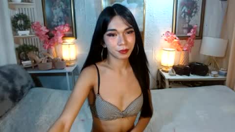 queennira online show from 06.26.26