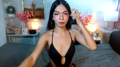 queennira online show from 07.20.26