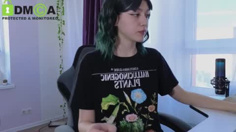 Snapshot of queenofwandss chatting on 06.04.26 follow my new insta online show from 06.04.26