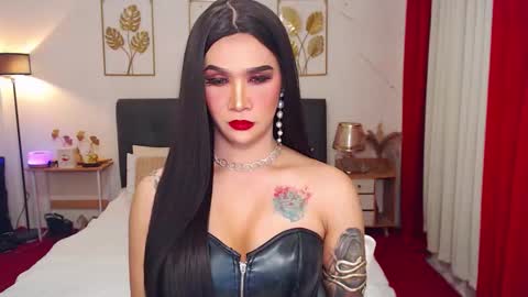 Snapshot of queenpinayhorsecock chatting on 11.22.25 lexie online show from 11.22.25