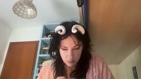 Snapshot of queenselket chatting on 04.10.26 queenselket online show from 04.10.26