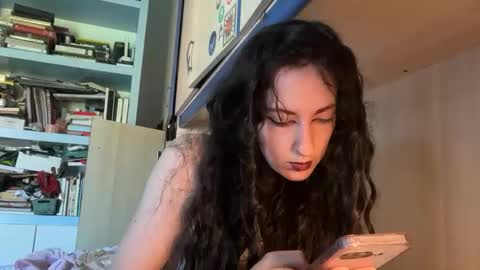 Snapshot of queenselket chatting on 04.24.26 queenselket online show from 04.24.26