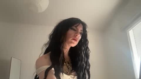 Snapshot of queenselket chatting on 05.13.26 queenselket online show from 05.13.26