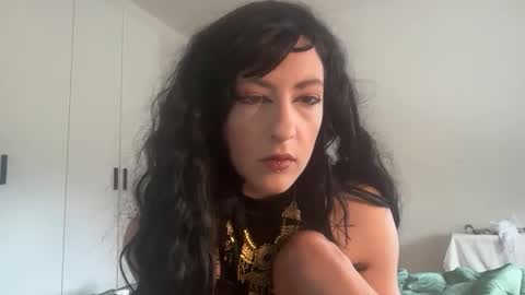 Snapshot of queenselket chatting on 05.14.26 queenselket online show from 05.14.26