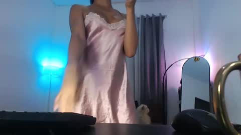 Snapshot of queenvalentinats chatting on 12.05.24 ValentinaMoone online show from 12.05.24