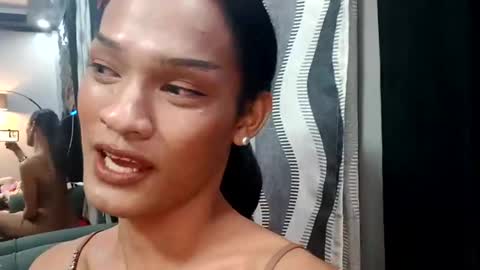 Snapshot of queenvalentinats chatting on 12.31.24 ValentinaMoone online show from 12.31.24