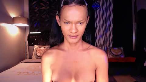 Snapshot of queenvalentinats chatting on 01.03.25 ValentinaMoone online show from 01.03.25