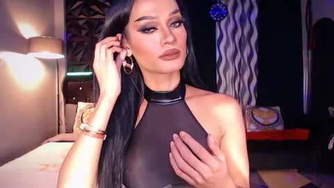 Snapshot of queenvalentinats chatting on 01.03.25 ValentinaMoone online show from 01.03.25