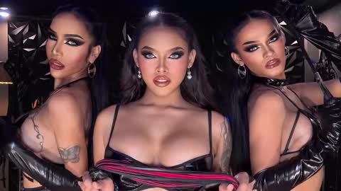 Snapshot of queenvalentinats chatting on 02.03.25 ValentinaMoone online show from 02.03.25