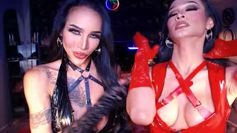 Snapshot of queenvalentinats chatting on 02.10.25 ValentinaMoone online show from 02.10.25