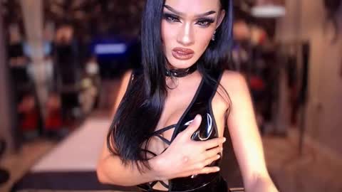 Snapshot of queenvalentinats chatting on 02.12.25 ValentinaMoone online show from 02.12.25